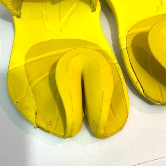 Funky yellow sandals - Picture 4 of 6